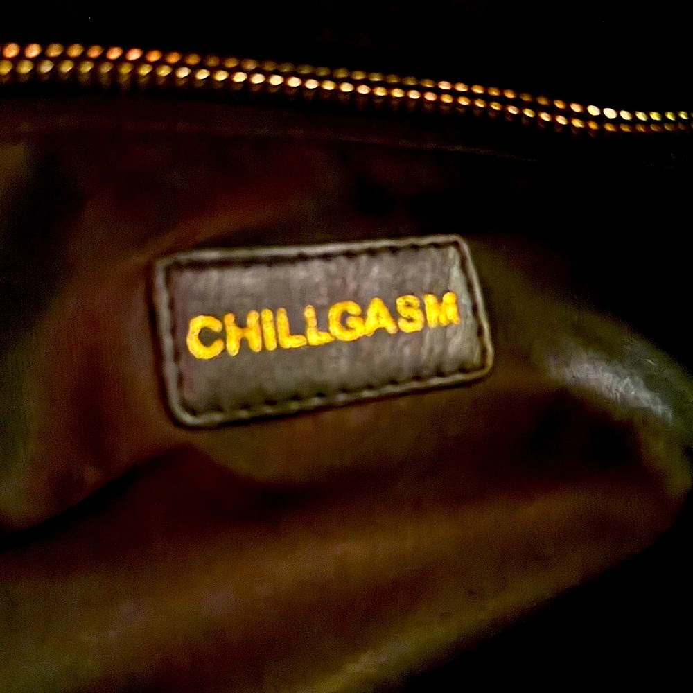 New Chillgasm Classic rarBlack and Gold Chain Shoulder Bag rare collection item - Picture 8 of 8